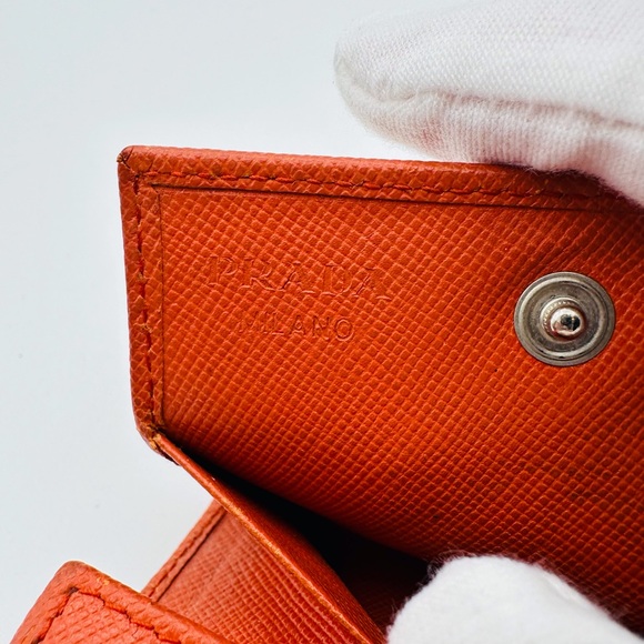 Prada compact Saffiano leather wallet - Picture 6 of 6